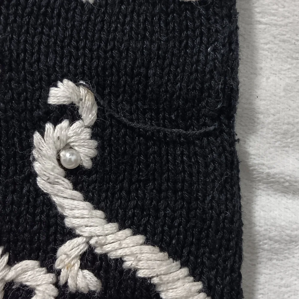 Reference Point Knit Vest - Picture 4 of 6